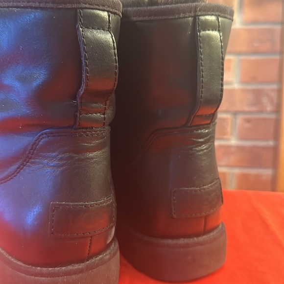 WOW POSHMARK - Authentic UGG Leather Boots - Picture 13 of 16
